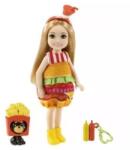 Barbie Chelsea Club: Szőke hajú baba hamburger jelmezben kutya figurával