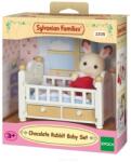 EPOCH Sylvanian Families, Iepurasul bebe cu urechiuse de ciocolata si patut, set cu figurina Figurina