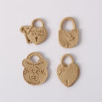  Hőre lágyuló fa díszítőelem - Lakat szett 3*2, 5cm, vegyes méret 4/cs 43385 (43385)