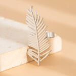  Pihe formájú divatgyűrű - ezüst színben