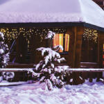  Kültéri toldható jégszikrázó jégcsapfüzér, meleg fehér, 3 x 0, 4 m, 101 LED, fehér gumikábel (KDK 102)