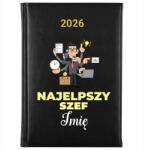 FunnyCase Könyvnaptár 2026 Legjobb Főnök *név* Fekete Ajándék Tervező (Kalendarz Czarny NAJLEPSZY SZEF *IMIĘ*)