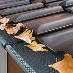 Garden of Eden Ereszcsatorna védőháló, lombfogó háló rögzítő kampókkal (15cm x 6m) fekete (57090)