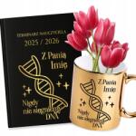 FunnyCase Tanári naptár Gold 25/26 Hölgyekkel Nem Érjük El A Dns-t Arany Bögre (Z PANIĄ NIE SIĘGNIEMY DNA)