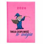 FunnyCase Naptár Rózsaszín A5 2026 Ajándék Tanárnak Türelmed Varázslat (Kalendarz Różowy Twoja Cierpliwość To Magia)