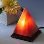  Piramis sólámpa , pyramid saltlamp