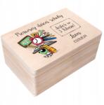 Creative Deco Ajándékdoboz az első iskolai napra, emlék gyermeknek, gravírozott, 30x20 cm (JANCDSD130BCUSTOMSCHOOLDAYUFOFBM)