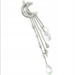  Elegáns hold alakú hajcsat kristályokkal és láncokkal Ezüst