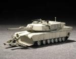 Trumpeter 1/72 M1A1 tank modell aknamentesítő pengével (TRU07277)