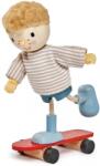 Tender Leaf Figurina Edward si Skateboard-ul, din lemn premium, Tender Leaf Toys RB32475 (TL8145)