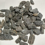  Fekete Turmalin (4) Ásványtörmelék Marokkő 10-30x10-20x6-20mm 20-25g