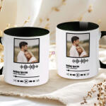 Deconline Crafts Egyedi Ajándék bögre kedvenc dal - személyre szabható fényképpel és dallal 300 ml Fekete (DO133031-BLACK-MUG)