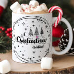 Deconline Crafts Egyedi neves karácsonyi bögre "Személyre szabható névvel" 330 ml kerámia Full HD (DO129220-CERAMIC-MUG)