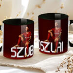 Deconline Crafts Prémium Szoboszlai Bögre személyre szabható, egyedi névvel 330ml Fekete bögre "SZOBO 2025 (DO69359-BLACK-MUG)