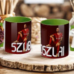 Deconline Crafts Prémium Szoboszlai Bögre személyre szabható, egyedi névvel 330ml Zöld bögre "SZOBO 2025 (DO69359-GREEN-MUG)
