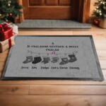 Deconline Crafts Egyedi neves karácsonyi Lábtörlő 60X40 cm "Harisnyás család"szürke, fekete (DO129202-doormat-GR)