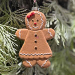 Decoration & Design Mézeskalács figura lány akasztós, glitteres műanyag 7, 6x2, 5x11 cm bézs, fehér (DD69685)