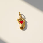 KÁRPÁTHY ékszer Little Foot charm - piros, aranyozott