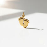 KÁRPÁTHY ékszer Baba Talpacskák charm, aranyozott