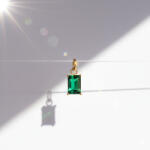 KÁRPÁTHY ékszer Május kristály charm, aranyozott