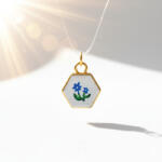 KÁRPÁTHY ékszer Virág olajfestmény charm, aranyozott