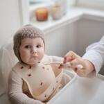 mushie Hajlékony szilikon előke - pillangó