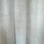 FüggönyFutár Webáruház Parker - Meleg törtfehér színű bársony, 100% fényzáró blackout függöny, egyedi méretre, készre varrjuk