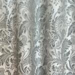 FüggönyFutár Webáruház Ronia - Ezüstszürke színű jaquard szövött barokk mintás szatén dekorfüggöny, egyedi méretre, készre varrjuk