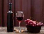  Média Kompozíció 58 Bor, szőlő, boros üveg mintás öntapadó és mosható fali tapéta, 270 x 200 cm
