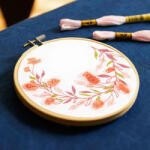 DMC - Country Fair - Virágkoszorú - hímzés csomag