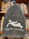 Sauna Cool Filc szaunasapka "Hagyjál relaxálok! " feliratú hímzéssel szürke színben
