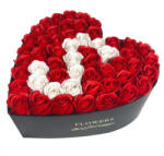 Aranjamente florale - Aranjament floral personalizat cu litera cutie inima neagra cu 49 trandafiri de sapun Litera W