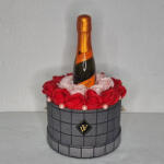 Aranjamente florale - Cadou Story Gift Aranjament floral in cutie rotunda silver cu trandafiri de sapun si Prosecco Aranjament floral