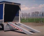 AVRamps Perem nélküli mobil rámpa 260x35 cm 500 kg/db 1000 kg/pár teherbírás 1 db Hordozható teherautó ipari rámpa munkagép személyemelő kisgép traktor