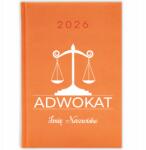 FunnyCase Könyvnaptár 2026 Ügyvéd *név* Narancssárga Ajándék Határidőnapló (Kalendarz Pomarańczowy ADWOKAT *IMIĘ*)