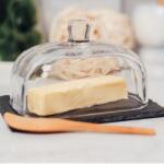  Vastag üvegű vajtartó, pala tálaló tálca fedéllel