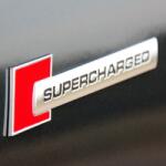  Emblema auto model "SUPERCHARGED", reliefata 3D, dimensiune 10 x 1 cm (AVX-T150923-25)