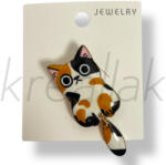  Barna foltos kis cica kitűző