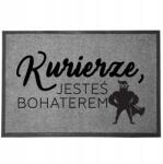 TabPrint Lábtörlő Bejárati Szürke Otthoni Dekoráció Ajándék Futár Hős (WYCIERACZKA KURIER BOHATER SZARA)