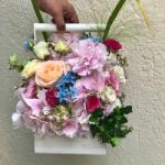 ImodFlowers Cos cu hortensia roz si trandafiri