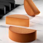 Pavoni Forma Pavoflex 30x40 Semiluna 12.6 x 6.3 x H 4 cm, 12 cavitati, 240 ml (PXHALFMOON) Forma prajituri si ustensile pentru gatit