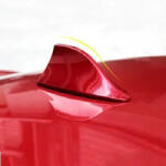 AVEX Antena auto activa AM - FM tip SHARK TAIL culoare ROSU (AVX-AK322E)
