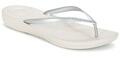 FitFlop Lábujjközös papucsok IQUSHION ERGONOMIC FLIP-FLOPS Ezüst 40
