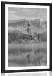 Dovido Poszter paszportuval templom a Bledi-tó mellett Szlovéniában fekete-fehérben - 20x30 silver