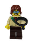 LEGO® Minifigures - Cercetas cu Esarfa Verde si Lupa (Bam5Q32022)