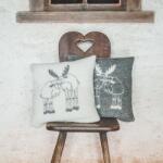 Wooline Pernă din lână cu motiv de elani care se îmbrățișează