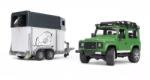 BRUDER Set Bruder: Land Rover Defender off-road cu remorcă pentru cai și figură de cal (02592 B)