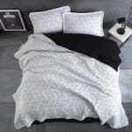 Clasy Cuvertura pat 2 persoane matlasata reversibila 240x260 cm + 2 fete perna 50x70 cm alb-negru-MONZA V2 (RPU-83275)