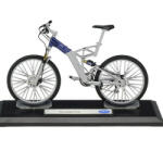 Welly Macheta bicicleta Audi Design Cross 1: 10 Welly, gri cu albastru, model colectie premium cu postament (62575 - 2873)