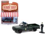 GreenLight Machete auto Chevrolet M1008 1986 cu figurina, seria The Hobby Shop 10, Greenlight 97100D (gl97100D)